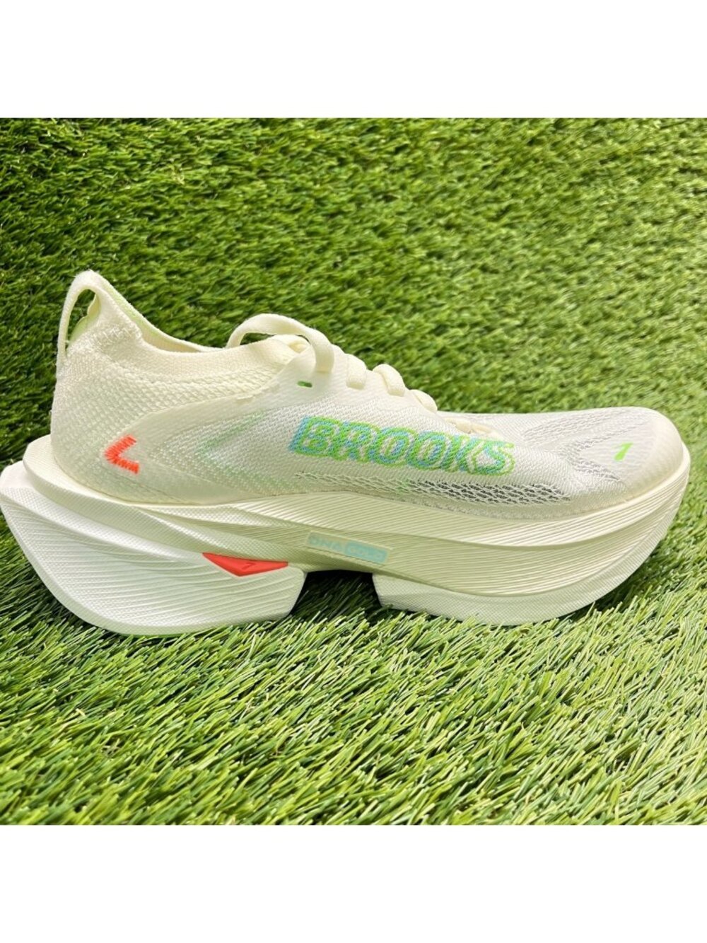 Brooks Hyperion Max 3 Mens Size 6 Ivory Green Athletic Running Shoes Sneakers - Picture 4 of 9